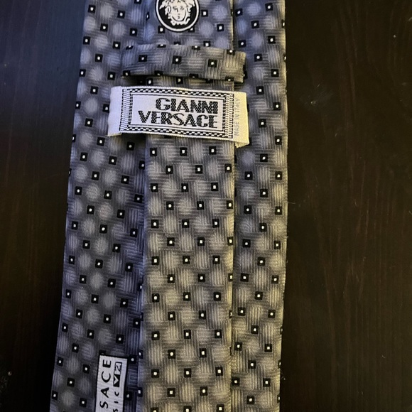 Gianni Versace V2 100% silk tie - Picture 2 of 9